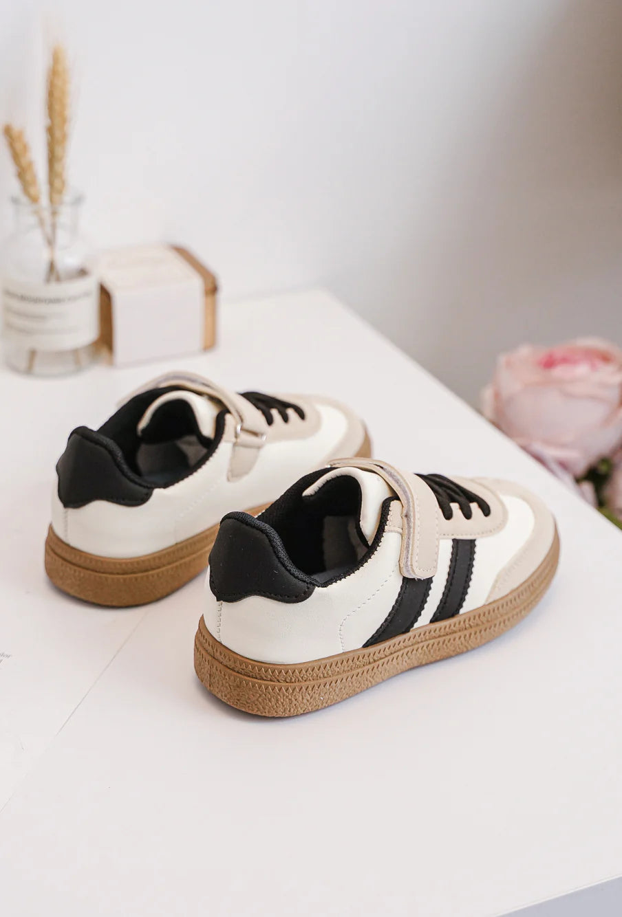 Baskets Enfant à Scratch – Chaussures Sport Enfant – Confortables et Légères – Beige et Noir