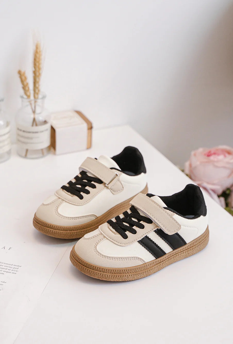 Baskets Enfant à Scratch – Chaussures Sport Enfant – Confortables et Légères – Beige et Noir